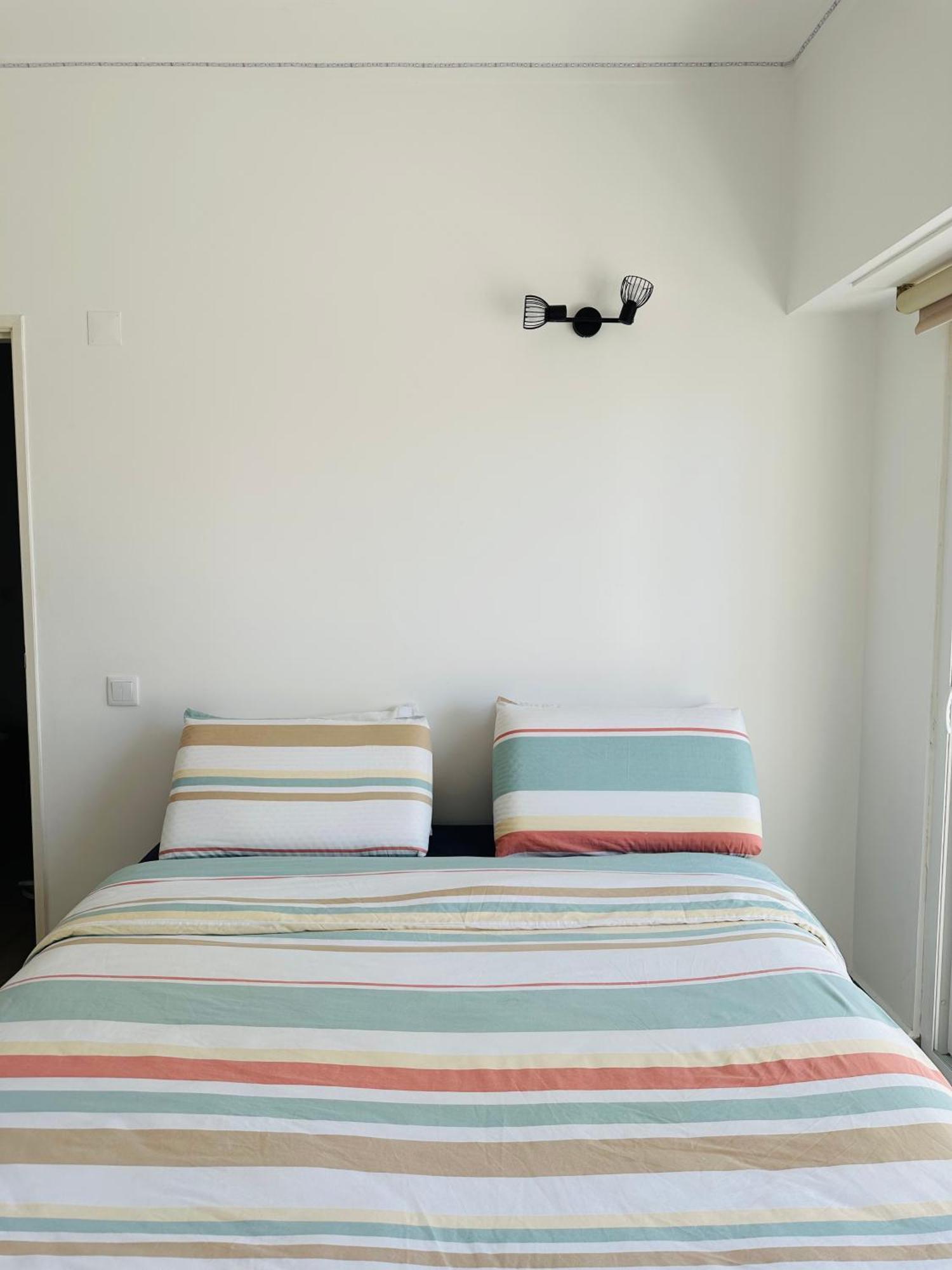 Apartment One Bedroom Costa Da Caparica! 5min-walk To The Beach, Perfect For Surfers And Lovers *