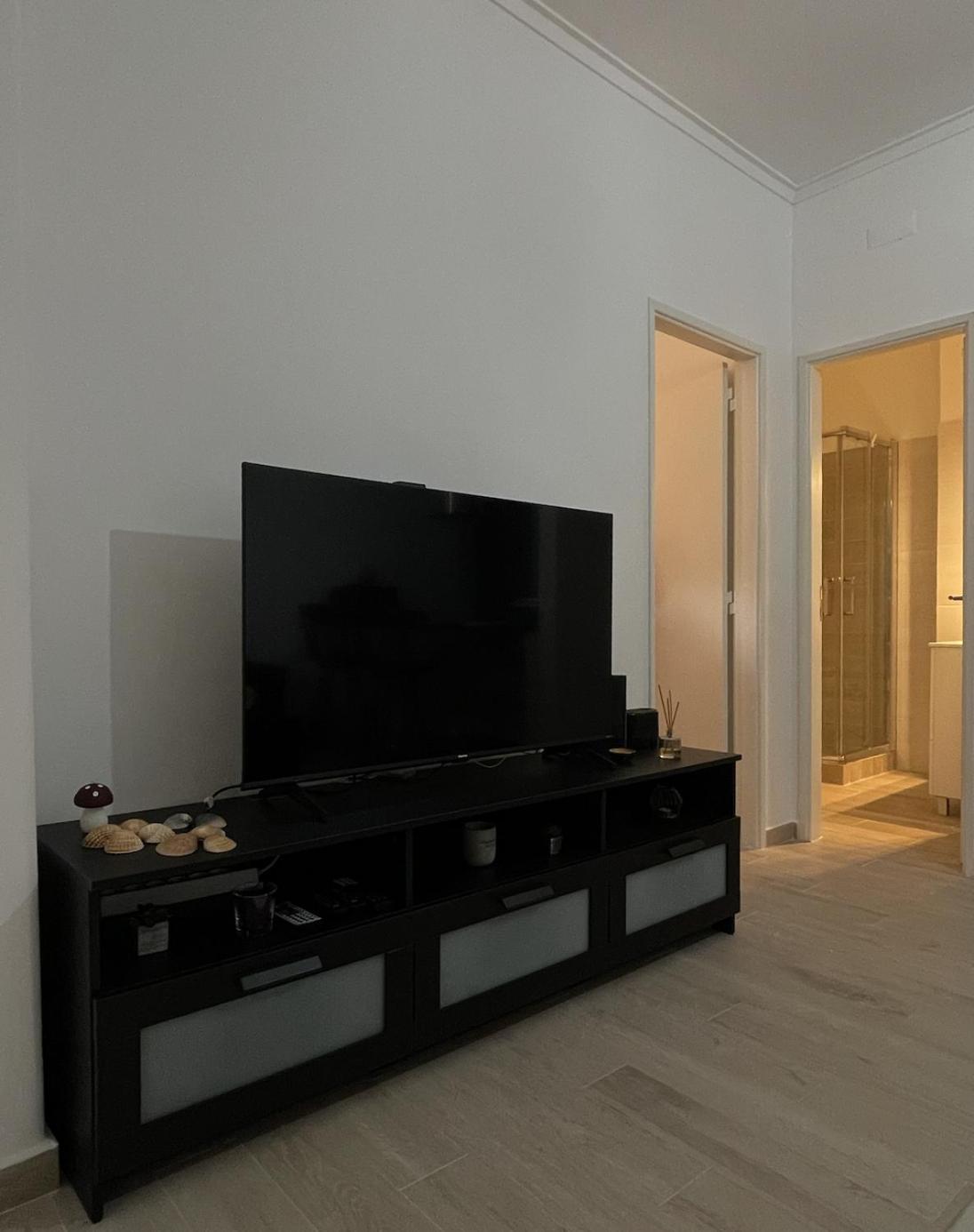 Apartment One Bedroom Costa Da Caparica! 5min-walk To The Beach, Perfect For Surfers And Lovers