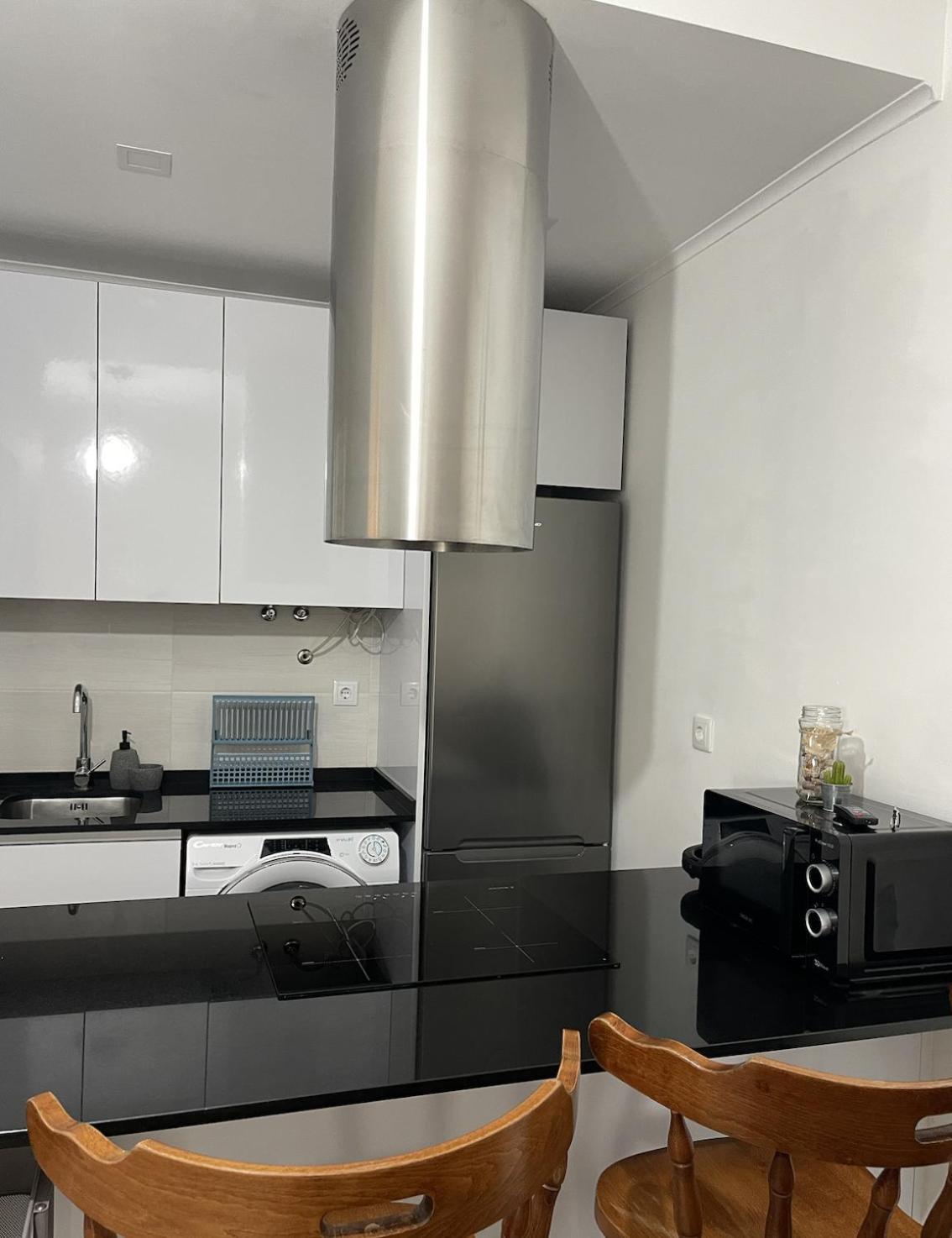 One Bedroom Costa Da Caparica! 5min-walk To The Beach, Perfect For Surfers And Lovers Apartment