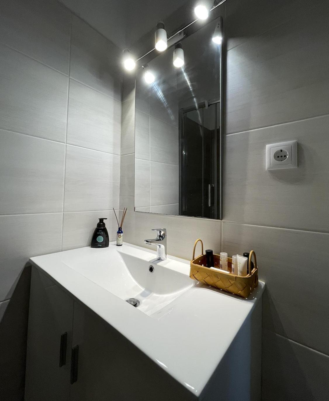 One Bedroom Costa Da Caparica! 5min-walk To The Beach, Perfect For Surfers And Lovers Apartment *